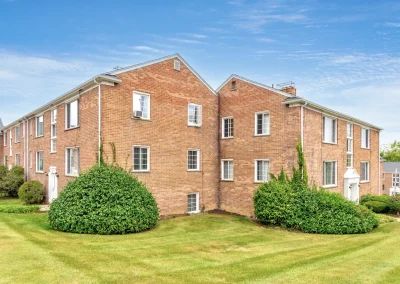 Exterior shot of Nob Hill apartment community nobhill_1_v2